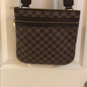 Authentic LOUIS VUITTON Crossbody Bag